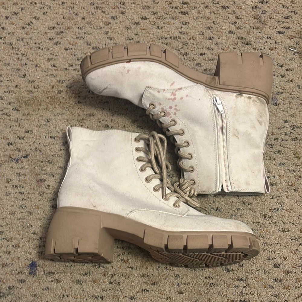 Stylish Women's Cream and Tan Boots